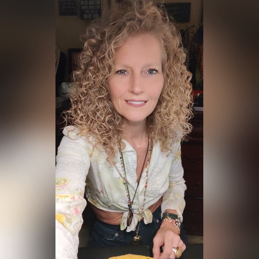 Meet your Posher, April
